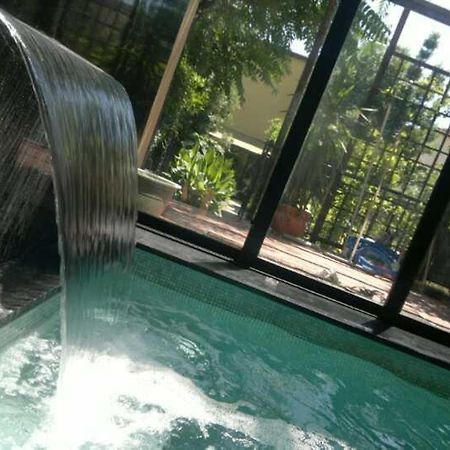 比萨La Casa Con Piscina Riscaldata Interna Anna Luxury Garden公寓 外观 照片